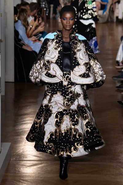 Look 18